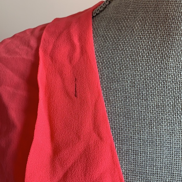 🌈 3/$20 Wilfred pink silk wrap style top with pockets - Picture 7 of 7